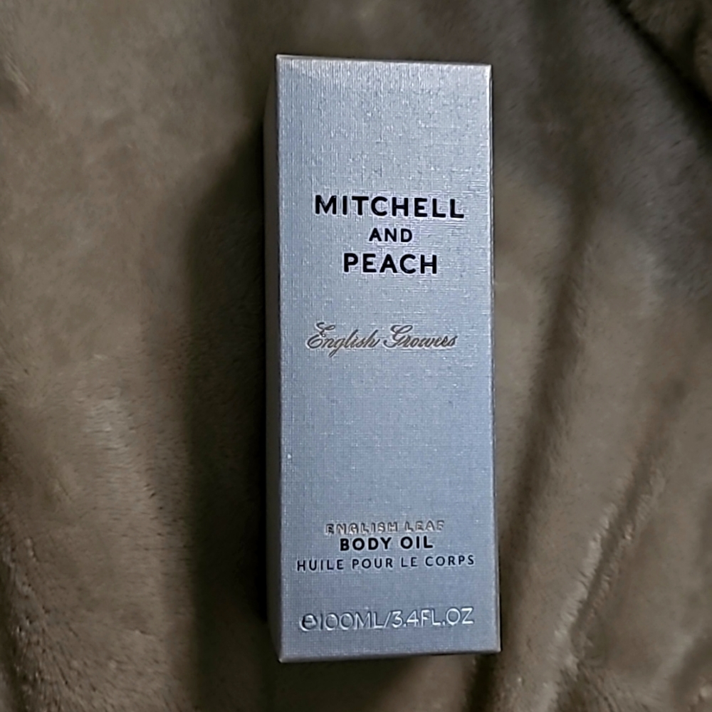 Mitchell and Peach English Leaf Body Oil